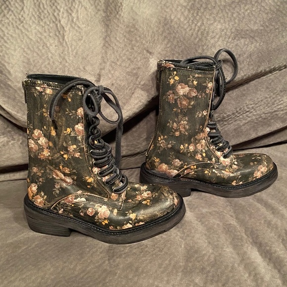 Free people Santa Fe lace boots